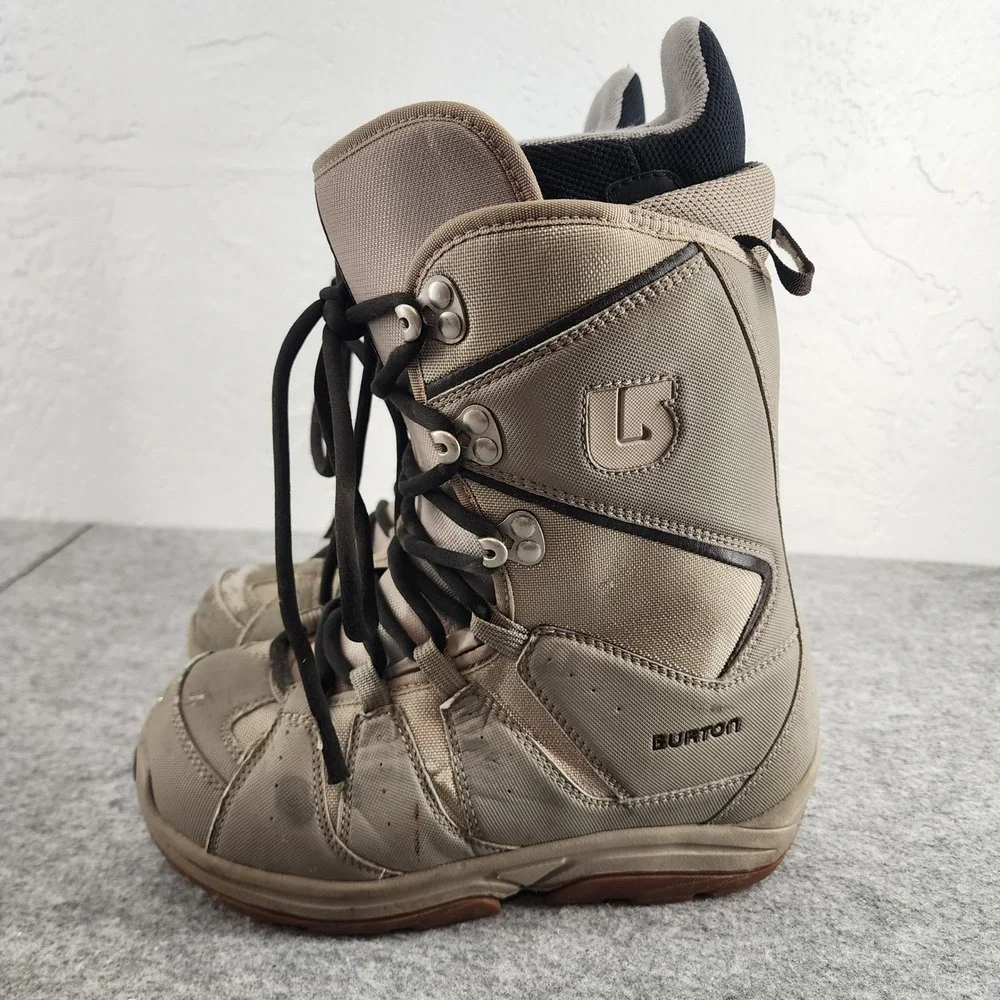 Burton Moto Snowboard Boots Tan Mens Size 6 Winter Sports Gear *FLAWS*